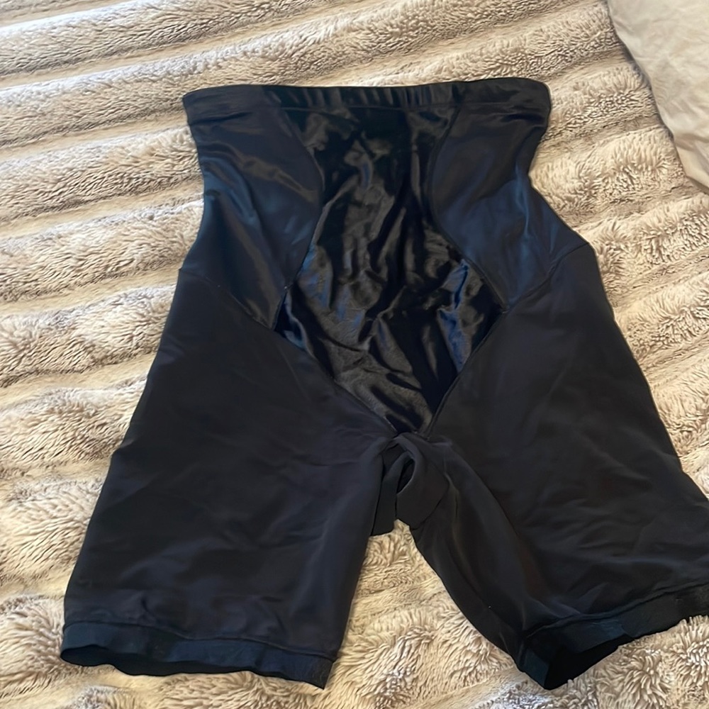 Maidenform black shape wear, size L